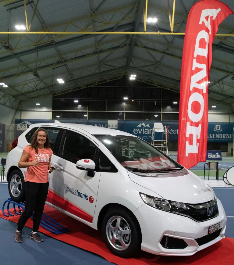 Ylena gewinnt an den Schweizermeisterschaften ein Auto für ein JAHR